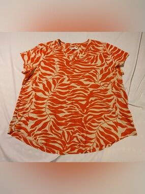 Chicos Orange & Tan Leaf-Print V-Neck Women’s Top - Casual Short Sleeve